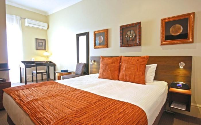 Cremorne Point Manor Hotel