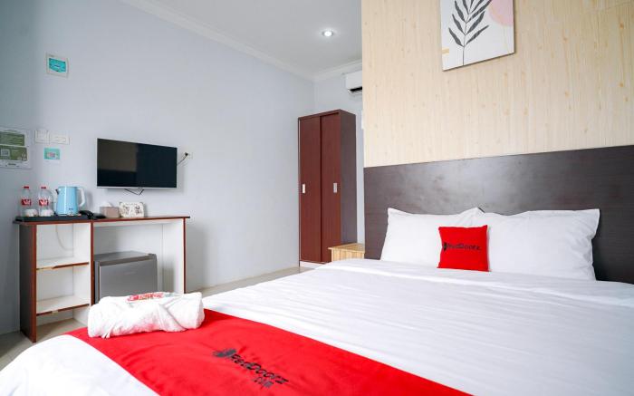 RedDoorz Premium @ Raja Hostel Syariah Lampung