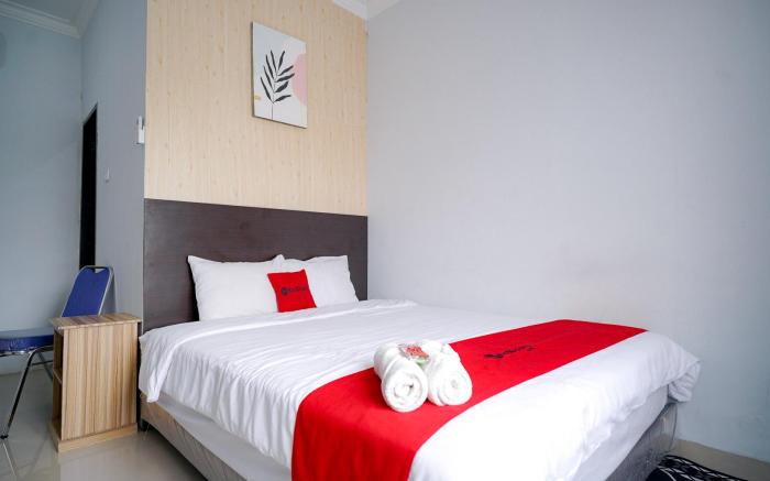 RedDoorz Premium @ Raja Hostel Syariah Lampung