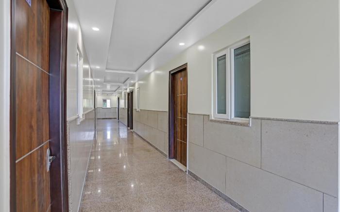 Collection O Raksha Inn Near PVR Ansal Plaza Greater Noida