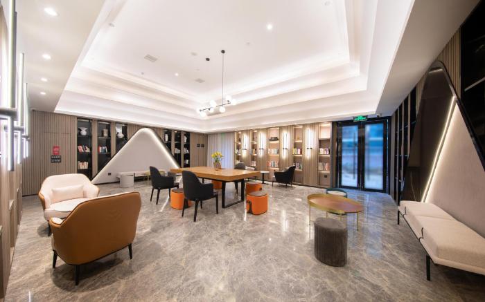 Atour Hotel Huainan Railway Station Commercial and Cultural Square