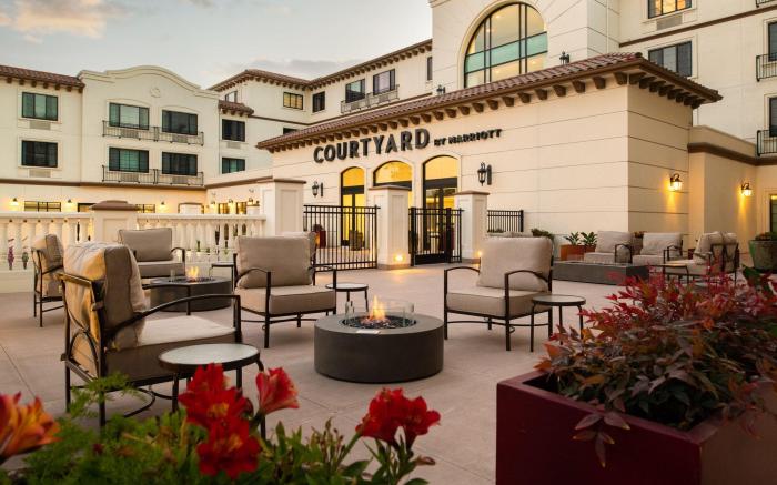Courtyard Santa Cruz