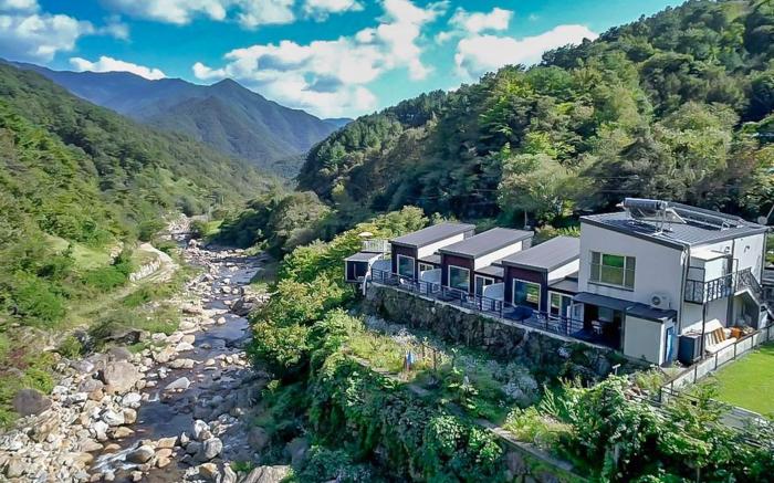 Hadong Cloud Hill Pension