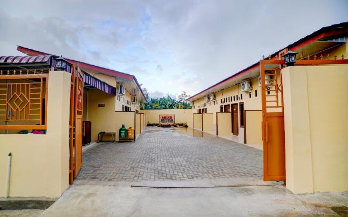 OYO 90773 Shine Guest House Syariah