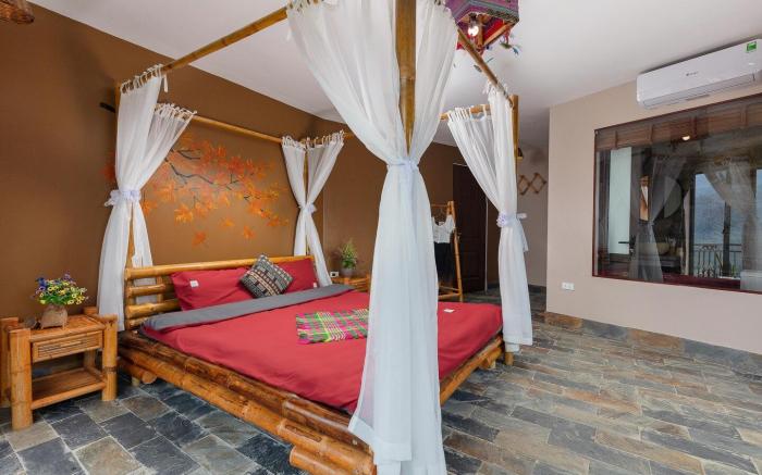 Private Room  Balcony Mountain View  in Central