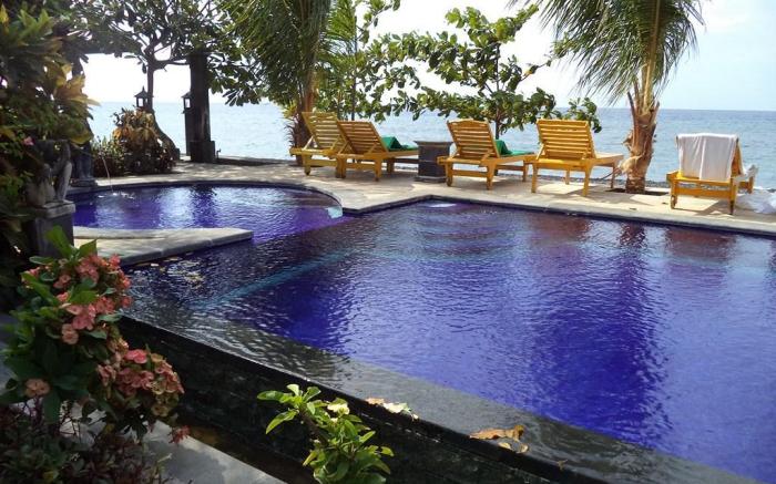 Tradisi Beach Front Villas