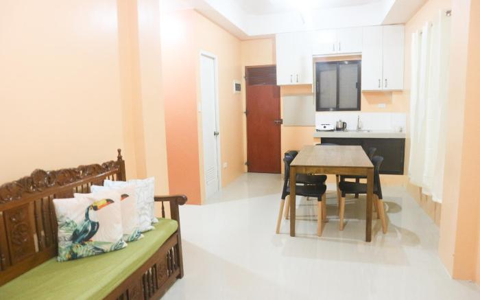 Iloilo Transient Rooms |BUDGET rooms for 9pax (U7)