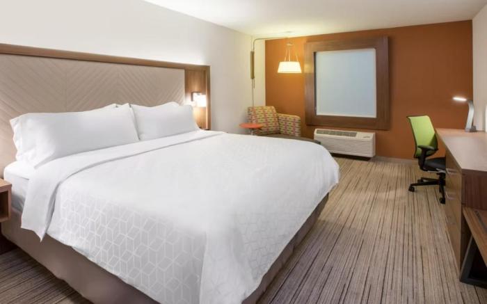 Holiday Inn Express & Suites Canton By IHG