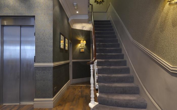 Princes Square Hotel