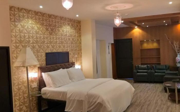 creek hotel