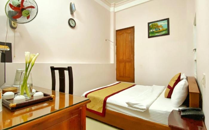 Gold Night Hotel