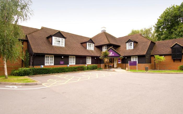 Premier Inn Woking West - A324