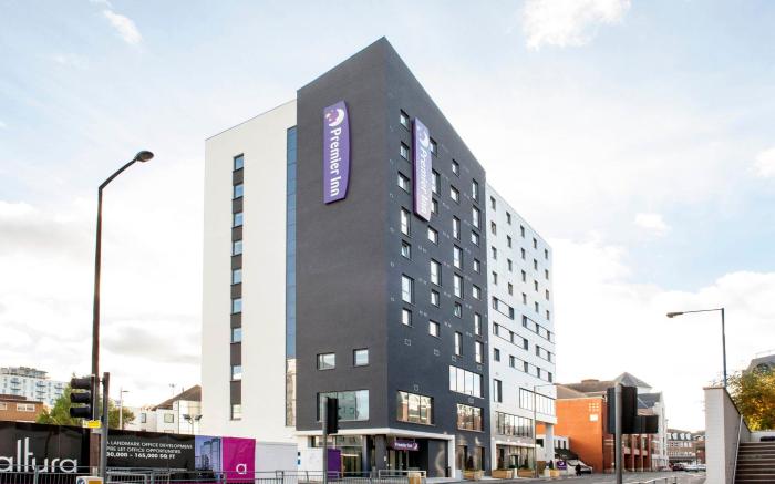 Premier Inn Woking Town Centre