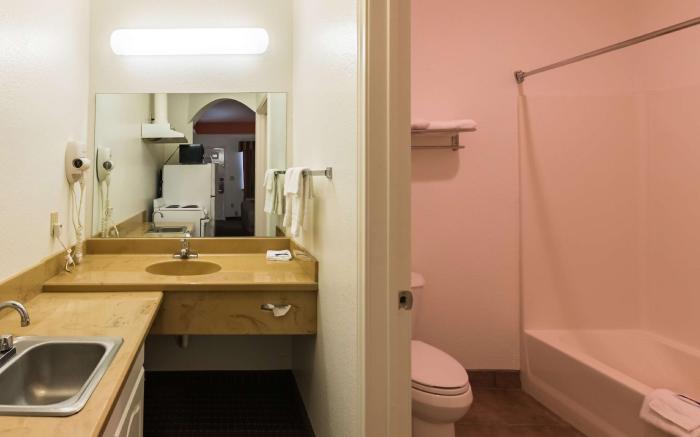 Motel 6 Alvarado, TX