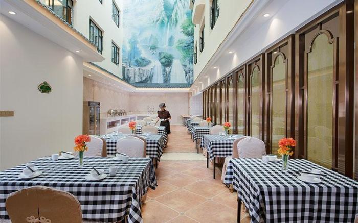Vienna Hotel Guangxi Guilin Yangshuo West Street Eternal Love
