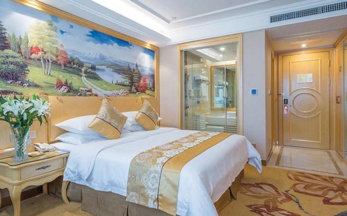 Vienna Hotel Guangxi Nanning Nanhu Park Minzu Square Metro Station