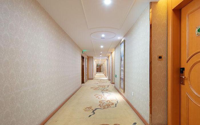 Vienna Hotel Xi'an Xijing Hospital Tonghuamen Metro Station
