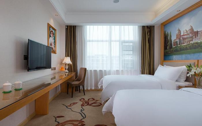 Vienna Hotel Hubei Jinzhou Changjiang University