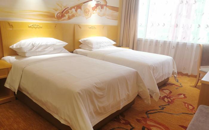 Vienna Hotel Guangxi Hezhou Guposhan Suifeng