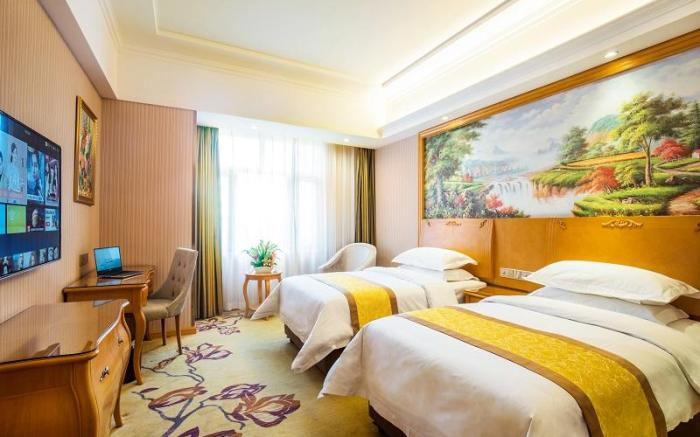 Vienna Hotel Qinghai Xining Deling Halu City East Wanda Plaza