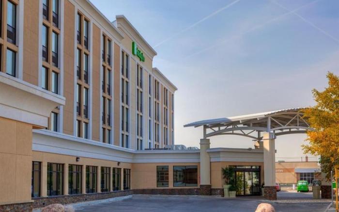 Holiday Inn Express Winnipeg Airport - Polo Park By IHG