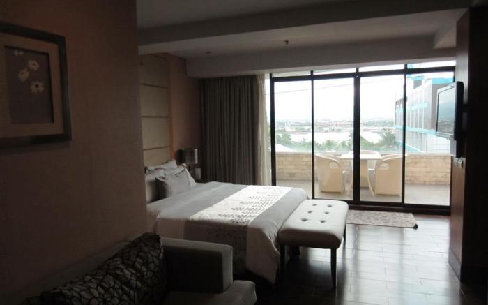 Goldberry Suites & Hotel Mactan