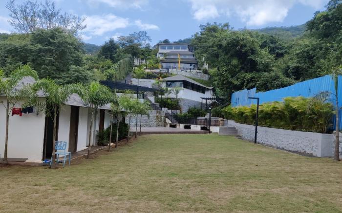 7 Monkey hills resort by spicy mango
