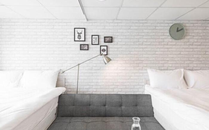 Love Taipei G6 - Luxury - Taipei 101 - MRT Ximen Station - accommodates 1-8 people.