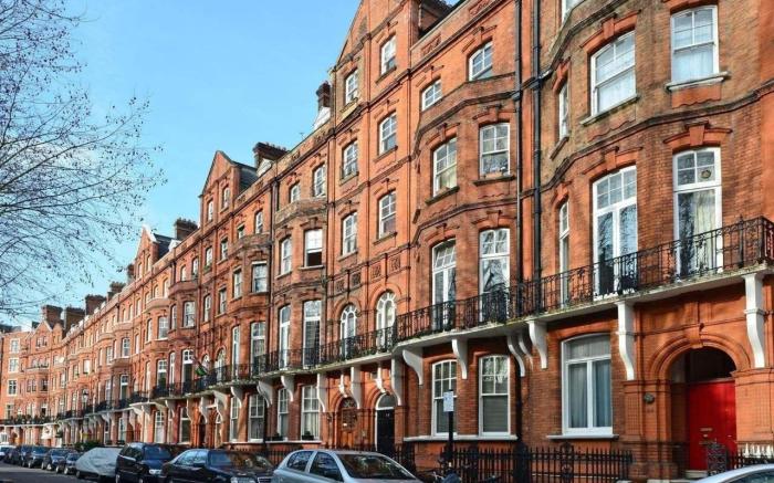 Kensington Court ApartHotel