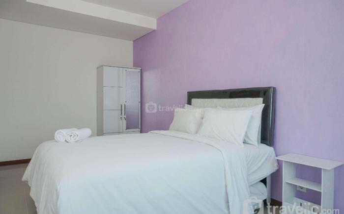 Elegant 1BR Green Bay Condominium By Travelio