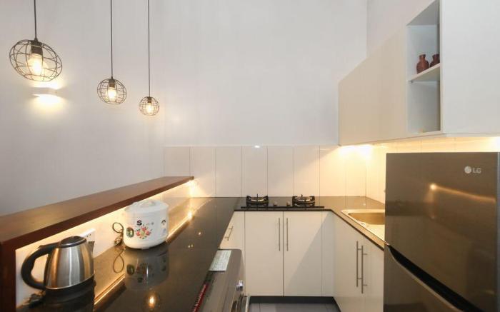 One Bedroom Apt with private kitchen, living room