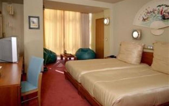Diplomat Plaza Hotel & Resort