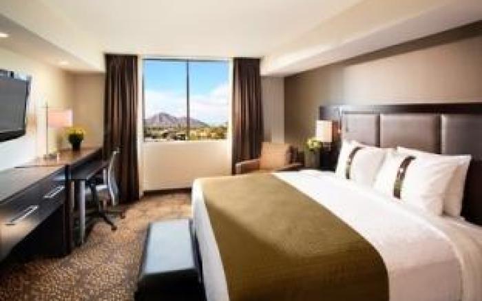 Holiday Inn and Suites Phoenix Airport North By IHG