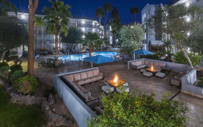 Holiday Inn and Suites Phoenix Airport North By IHG
