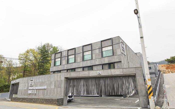 No.25 Drive-In Hotel Seojong