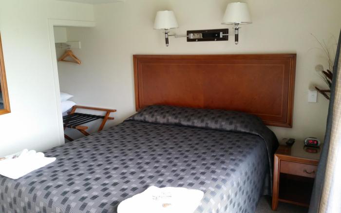 Admirals Motor Inn
