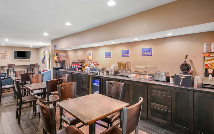 Best Western Cedar Inn