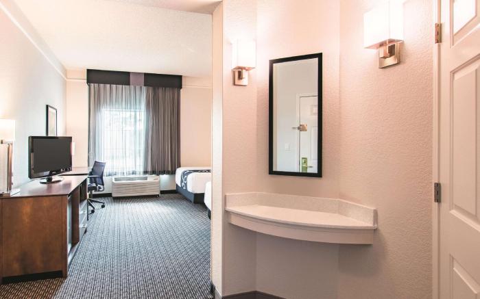 La Quinta Inn and Suites Fort Worth City View