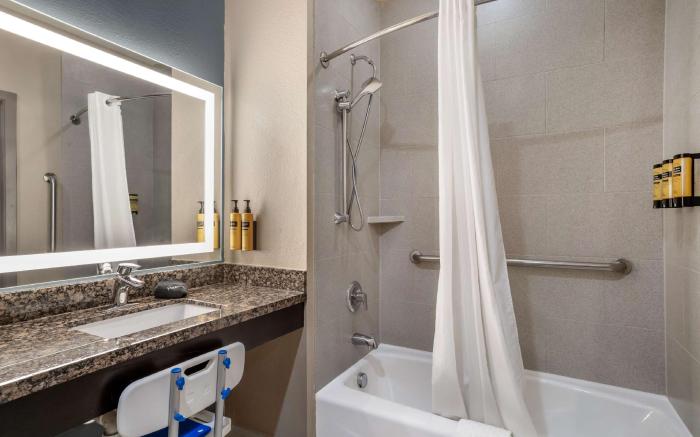 Best Western Plus Lake Jackson Inn and Suites