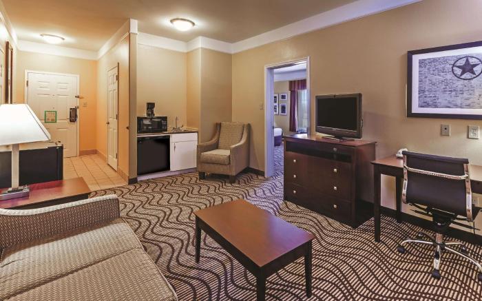 La Quinta Inn & Suites by Wyndham Angleton