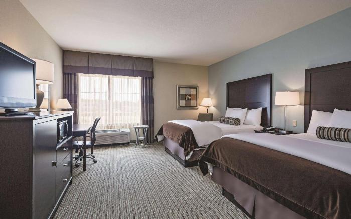 La Quinta Inn & Suites by Wyndham DFW Airport West - Euless