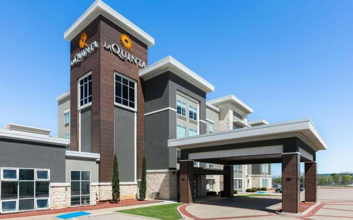 La Quinta Inn & Suites by Wyndham Ft Worth-Burleson