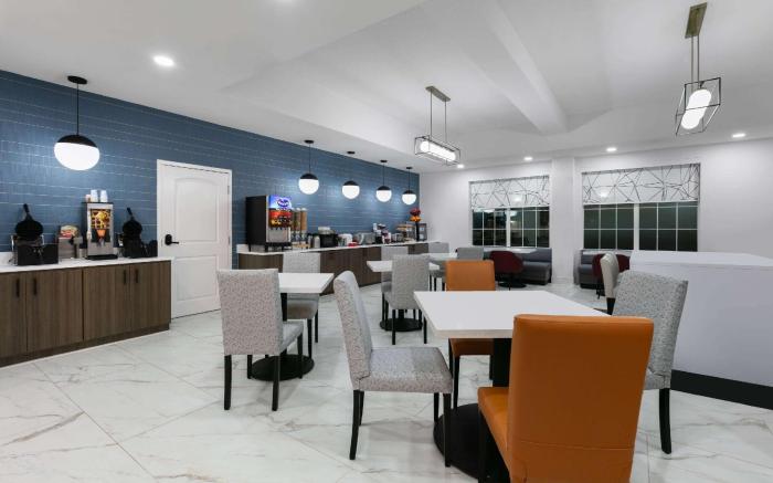 La Quinta Inn & Suites by Wyndham Ft Worth-Burleson