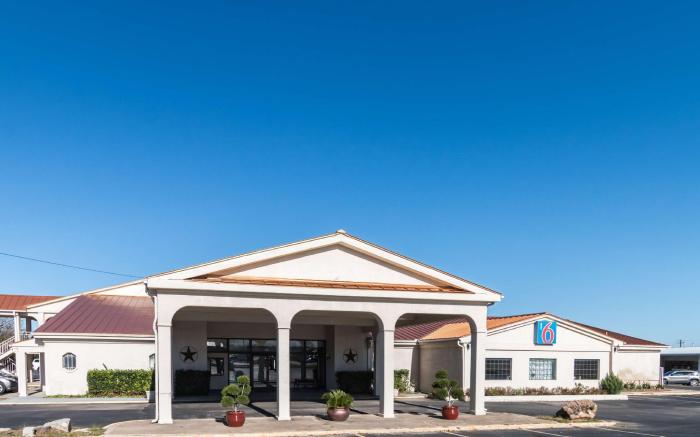 Motel 6 Stephenville, TX