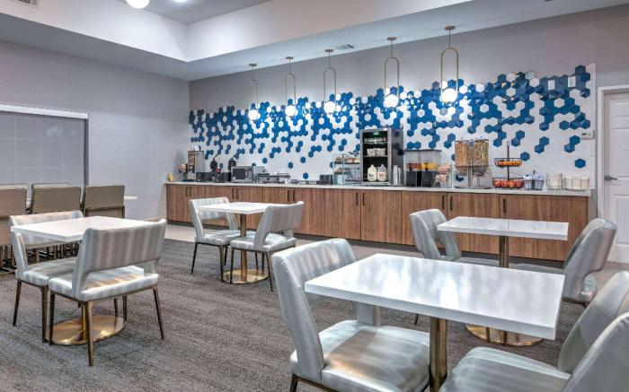 La Quinta Inn & Suites by Wyndham Decatur