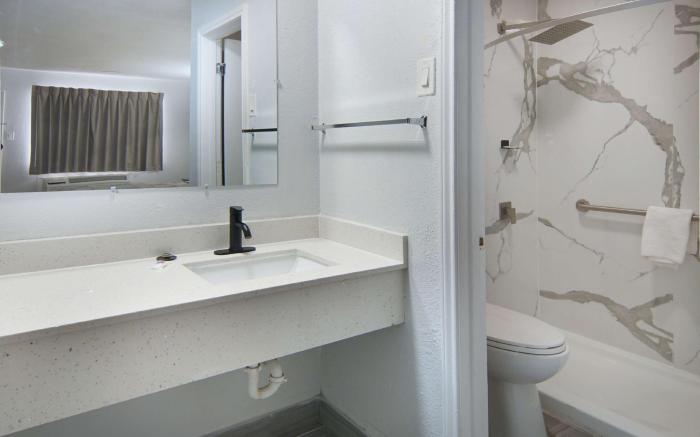 Motel 6 Red Oak, TX - Dallas