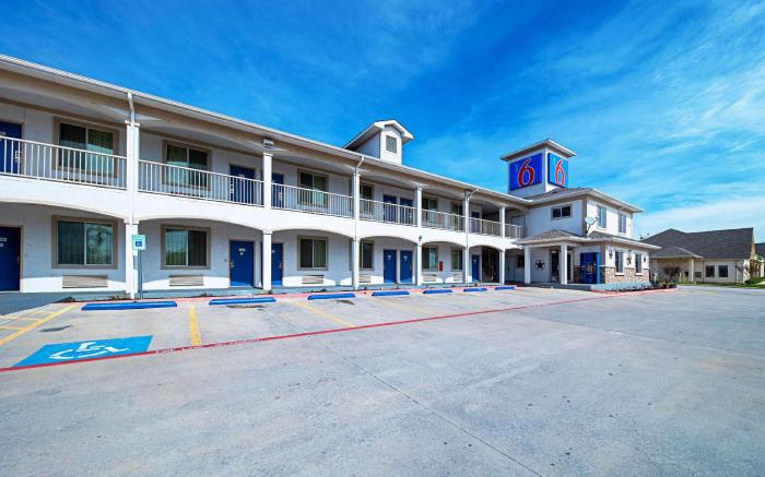 Motel 6 Rhome, TX