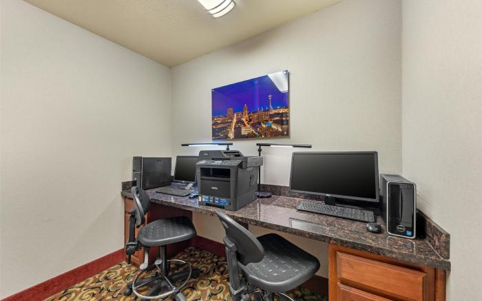 Best Western Plus San Antonio East Inn & Suites