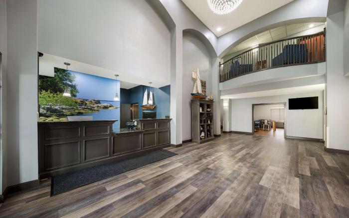 Best Western Plus Lake Dallas Inn and Suites