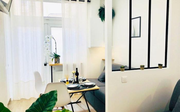 New design apartment. Champs Elysées